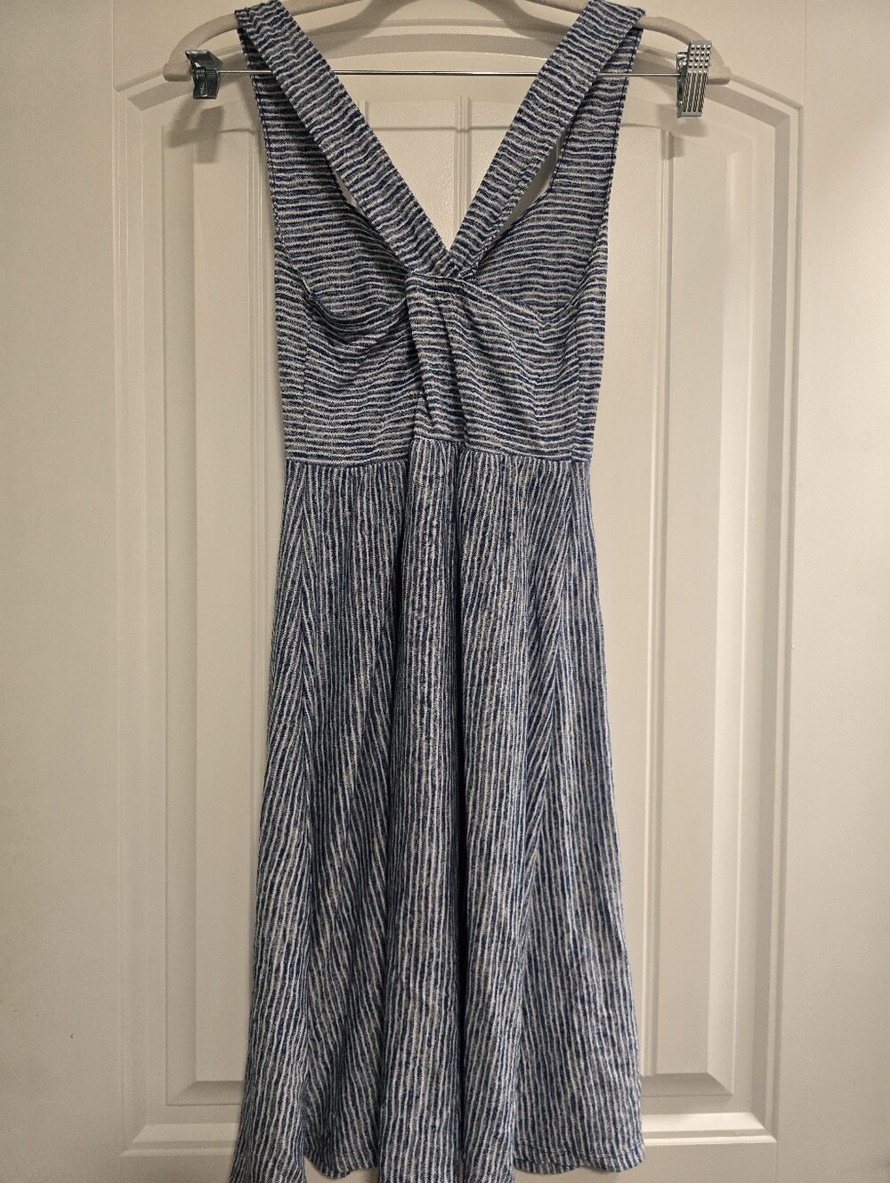 ๐7/25$ Universal Thread Blue and White Striped Cross Back Dress - Picture 5 of 6